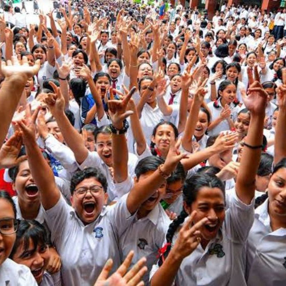 CBSE 10वीं का रिजल्ट जारी:गोरखपुर में 15447 विद्यार्थियों ने दी थी परीक्षा; रिजल्द देखने में जुटे