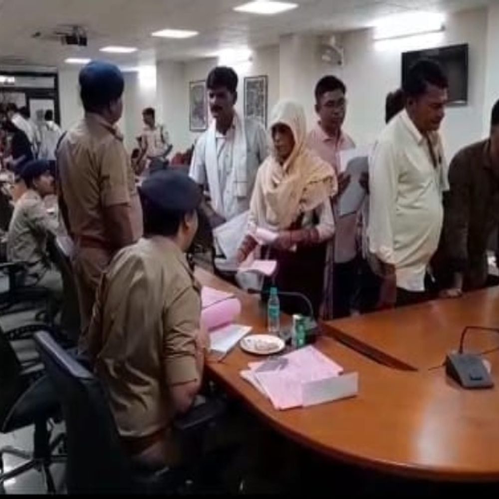 फौजी बेटा सरहद पर, बहू ने मां पर किया हमला:"ऑपरेशन सिंदूर' के बाद से फौजी बेटा बॉर्डर पर, बहू के आतंक से परेशान मां