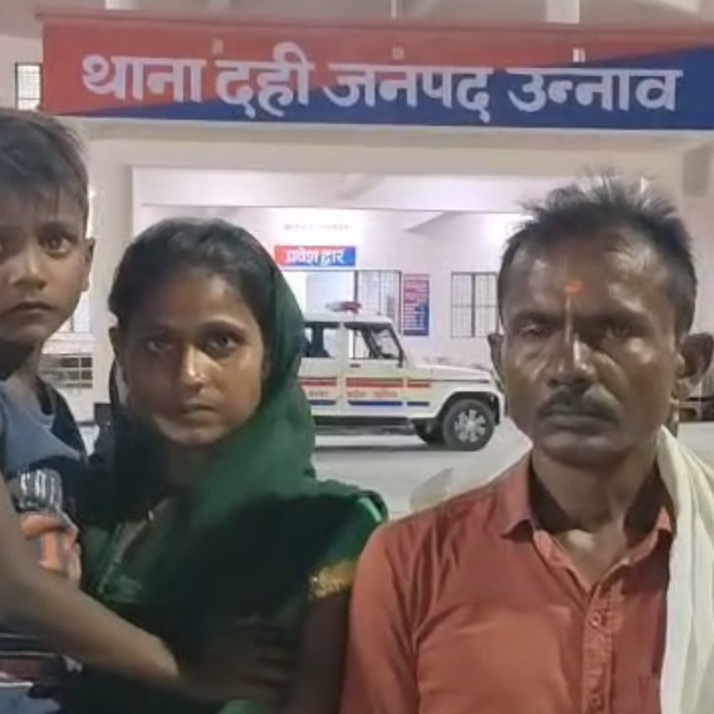 उन्नाव में लापता 8 साल का बच्चा मिला:हनुमान मंदिर में प्रसाद खाकर सो गया था, 12 घंटे में पुलिस ने ढूंढा