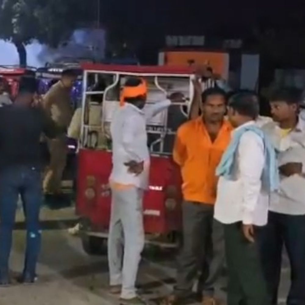 ई-रिक्शा चालकों का सत्यापन अभियान शुरू:श्रावस्ती में रिक्शा पर थाना कोड और नंबर अंकित होंगे, रिकॉर्ड रजिस्टर में दर्ज