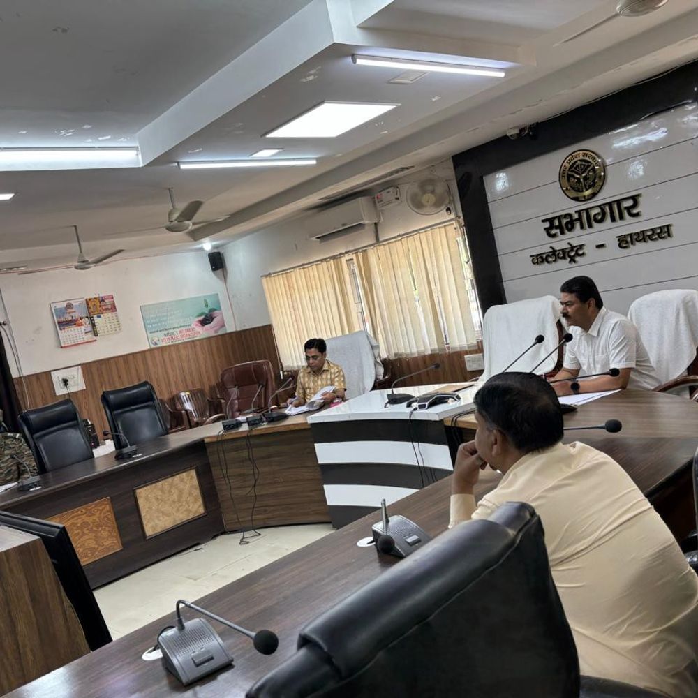 8 सेवानिवृत्त सैनिकों समेत 10 को पहचान पत्र:जिला सैनिक बंधु समिति की बैठक, परिजनों की शिकायतें सुनीं