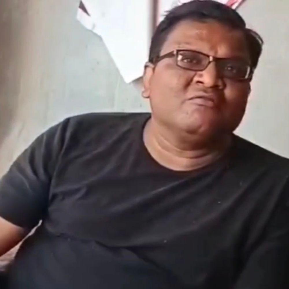 राशन में घटतौली करने वाले कोटेदार का VIDEO:लखीमपुर खीरी में सरकारी राशन की दुकान पर 2 किलो कम देने का मामला, जांच के आदेश