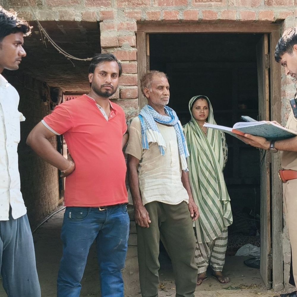 एक रात में तीन घरों में चोरी:लाखों के जेवर, नकदी और घरेलू सामान ले गए चोर; तीनों मामलों में FIR