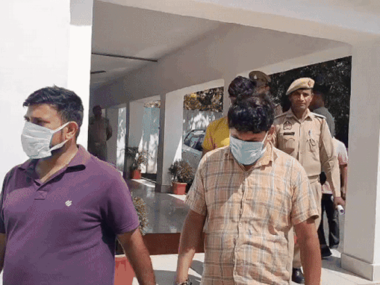 एटीएम कार्ड बदलकर ठगी करने वाले गिरोह का भंडाफोड़:हाथरस व बिहार निवासी तीन आरोपी गिरफ्तार, ​​​​​​​3 एटीएम, 12 हजार नकद व बाइक बरामद