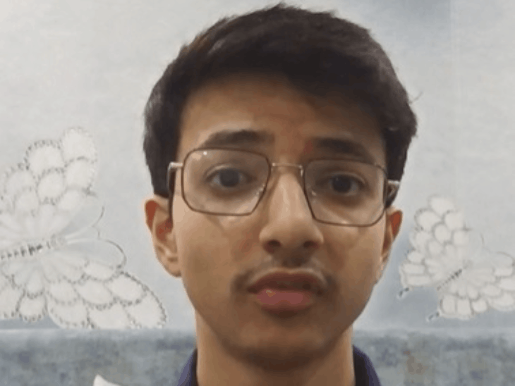 सोशल मीडिया से दूरी बनाई, यूट्यूब से पढ़ाई की:भोपाल के अयन ने CBSE 10वीं में स्कोर किए 500/500; बताए तैयारी के सीक्रेट्स