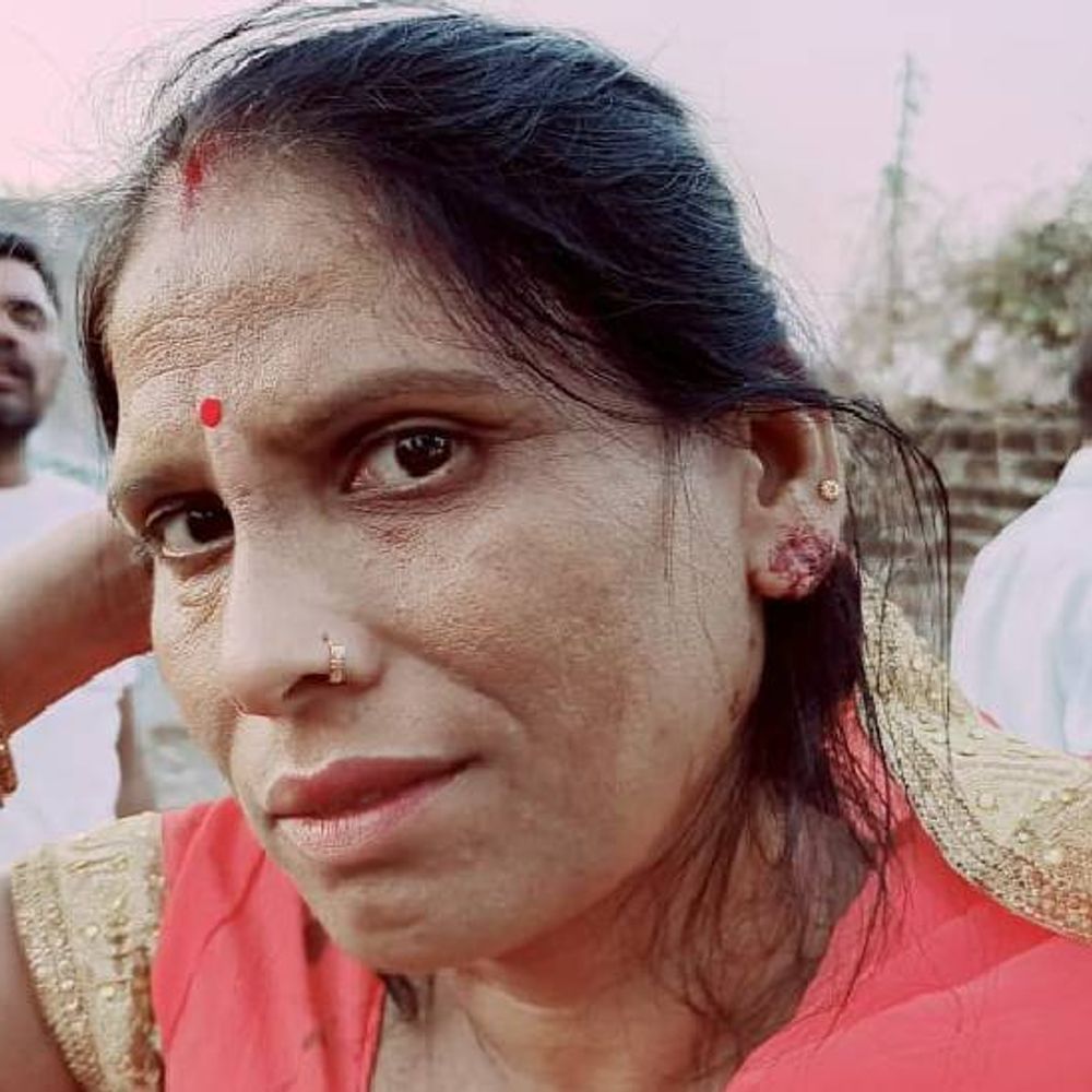 झांसी में शादी में जा रही महिला से गहने लूटे:झुमकी नहीं उतारी तो झपट्टा मारकर छीनी, कान फटा, बेटा-भतीजी को पीटा