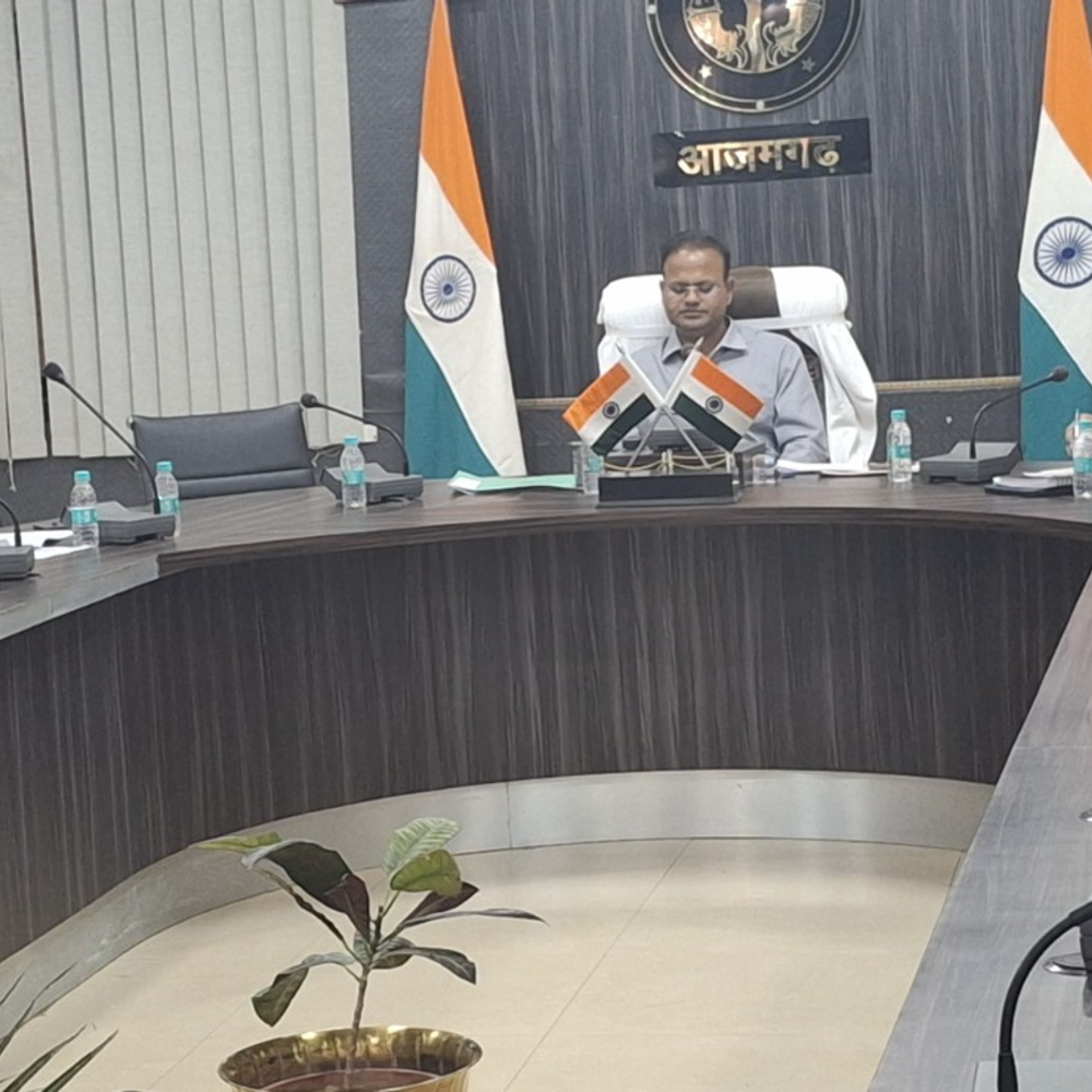 आजमगढ़ डीएम ने खाद्य सुरक्षा के अधिकारियों की ली बैठक:एक वर्ष में लिए गए 665 नमूने 63 हुए फेल, 98 लाख से अधिक का लगाया गया जुर्माना