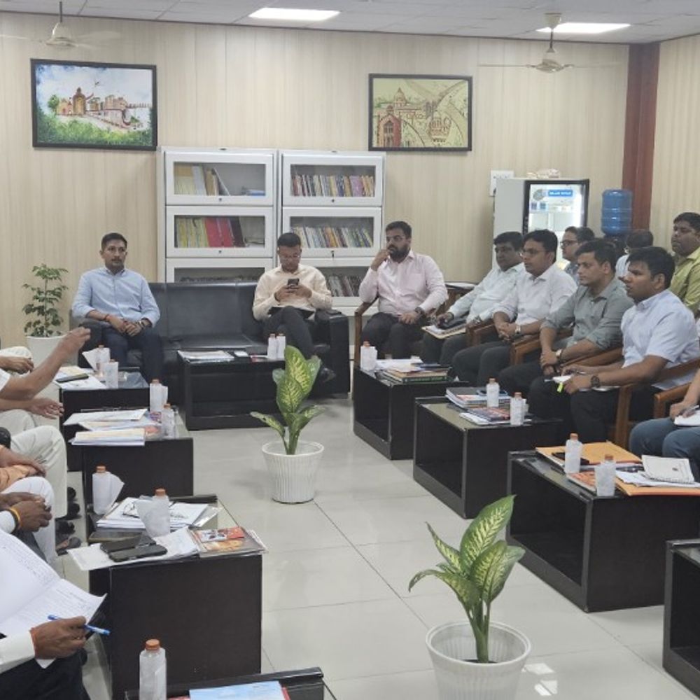 लापरवाही पर लखनऊ डीएम सख्त:सभी विभाग से मांगी 7 दिन में प्रगति रिपोर्ट; MLA बोले- मानसून पूर्व नालों की डिसिल्टिंग और ड्रेनेज प्लान नहीं बनाया गया