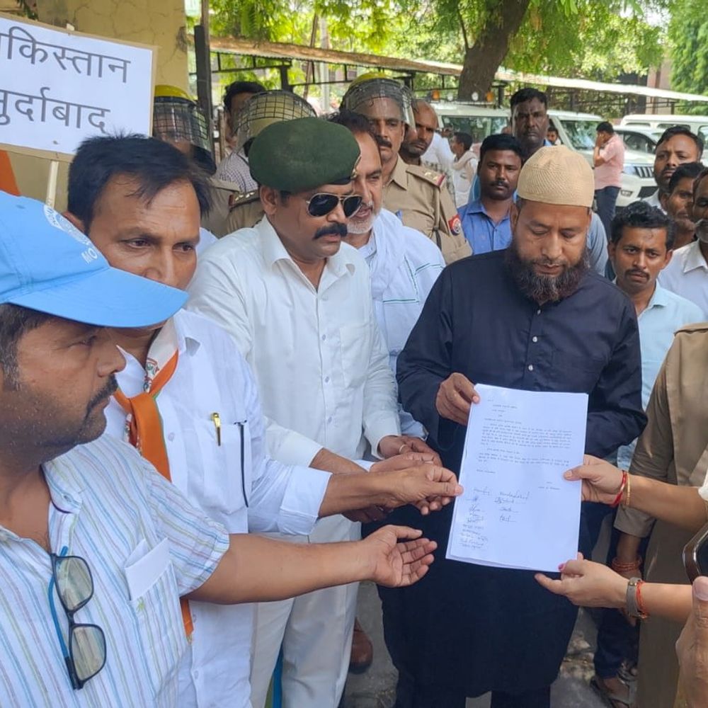 सोफिया कुरैशी को आतंकी की बहन कहने पर बवाल:मंत्री विजय शाह के खिलाफ पूर्व सैनिकों का प्रदर्शन, बर्खास्तगी और गिरफ्तारी की मांग