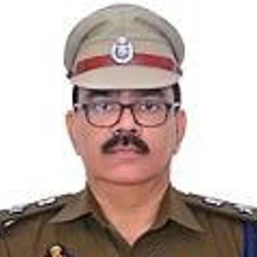 गांजा तस्करी में शामिल पुलिसकर्मियों पर कार्रवाई:बलिया में एसओजी समेत 4 पुलिसकर्मी निलंबित, एएसपी करेंगे जांच