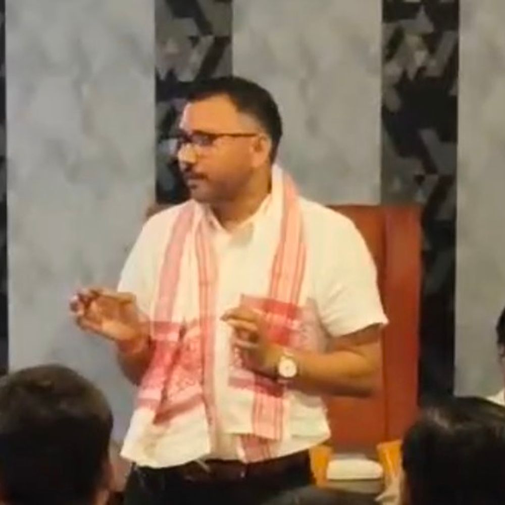 बलिया में भारत शौर्य तिरंगा यात्रा की तैयारी:टाउन हाल से शाम 4 बजे निकलेगी यात्रा, सैनिकों के सम्मान में जुटेंगे हजारों लोग