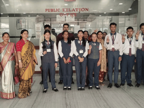 CBSE के 10वीं में पहले स्थान पर रहे तीन परीक्षार्थी:12वीं में 2 परीक्षार्थी टॉप पर, प्रयागराज रीजन ने दूसरे दिन जारी किया 49 जिलों का आंकड़ा