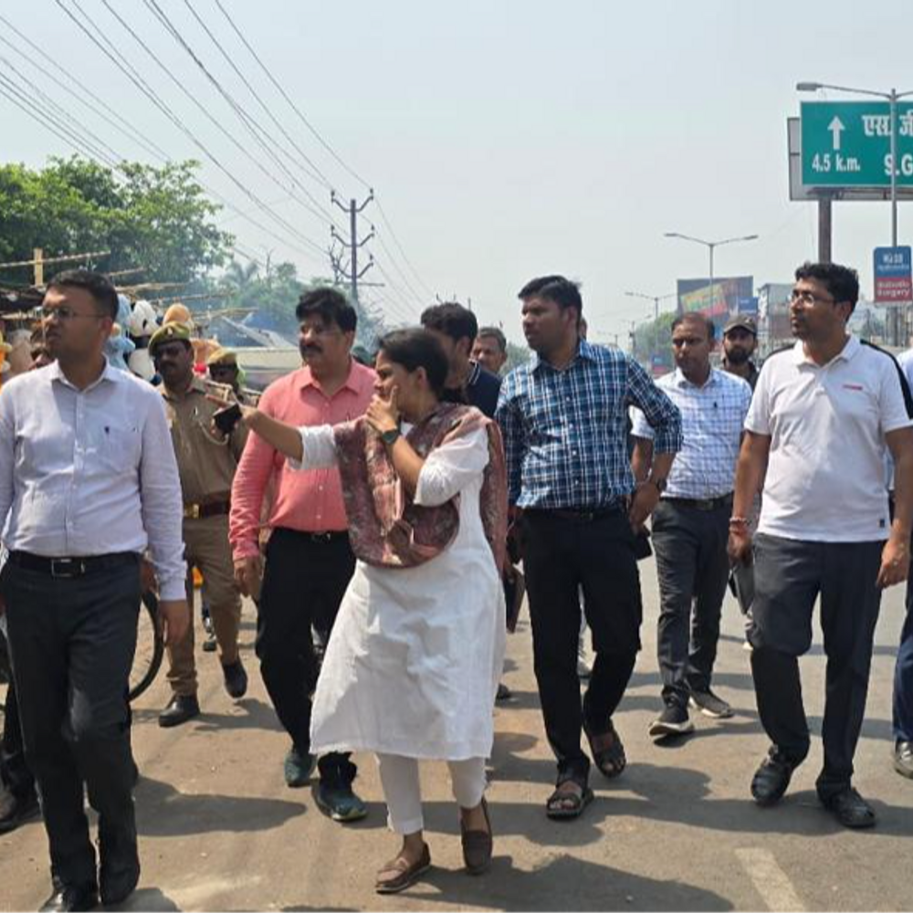 लखनऊ कमिश्नर ने लेबर अड्डों का निरीक्षण किया:मजदूरों के लिए स्थायी शेड बनाने के आदेश, श्रमिकों को मिलेगी सुविधा