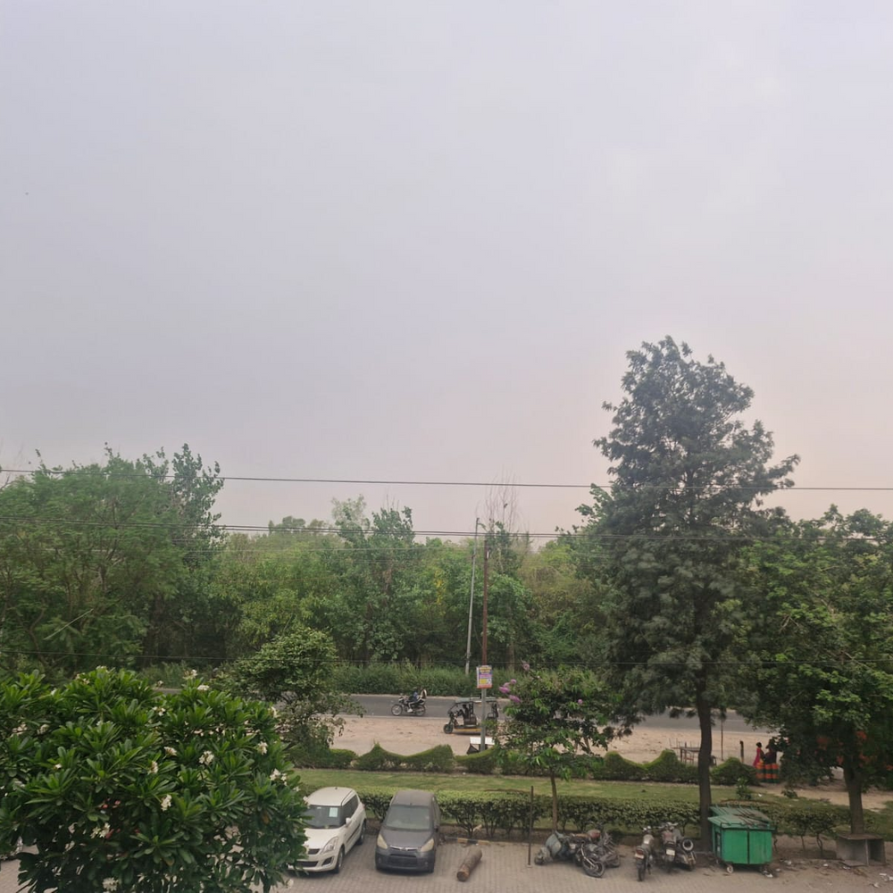 मेरठ में आंधी के बाद 5 डिग्री नीचे आया पारा:दोपहर में 38 डिग्री रहा तापमान, एयर क्वालिटी इंडेक्स में आया सुधार