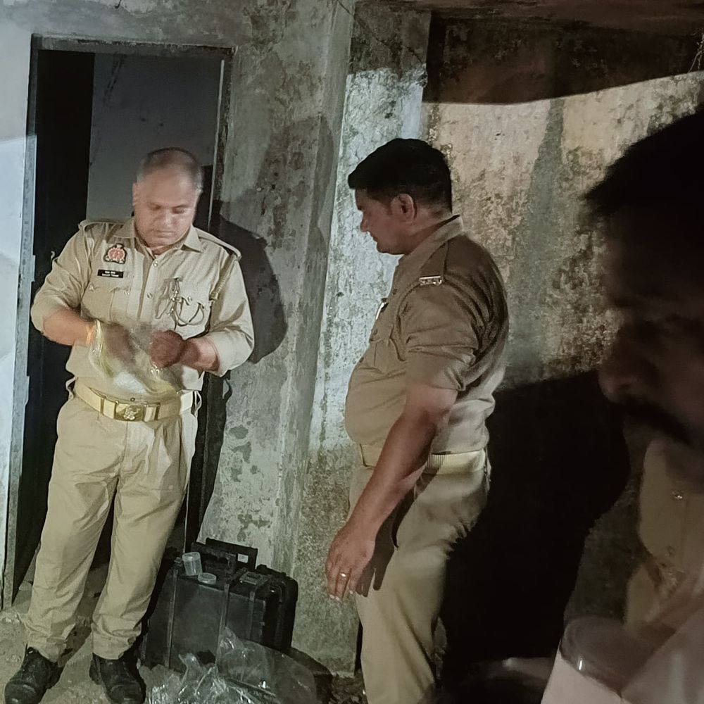 संभल में वन विभाग की पौधशाला में मिला शव:पुलिस कर रही शिनाख्त का प्रयास, नहीं मिले चोट के निशान