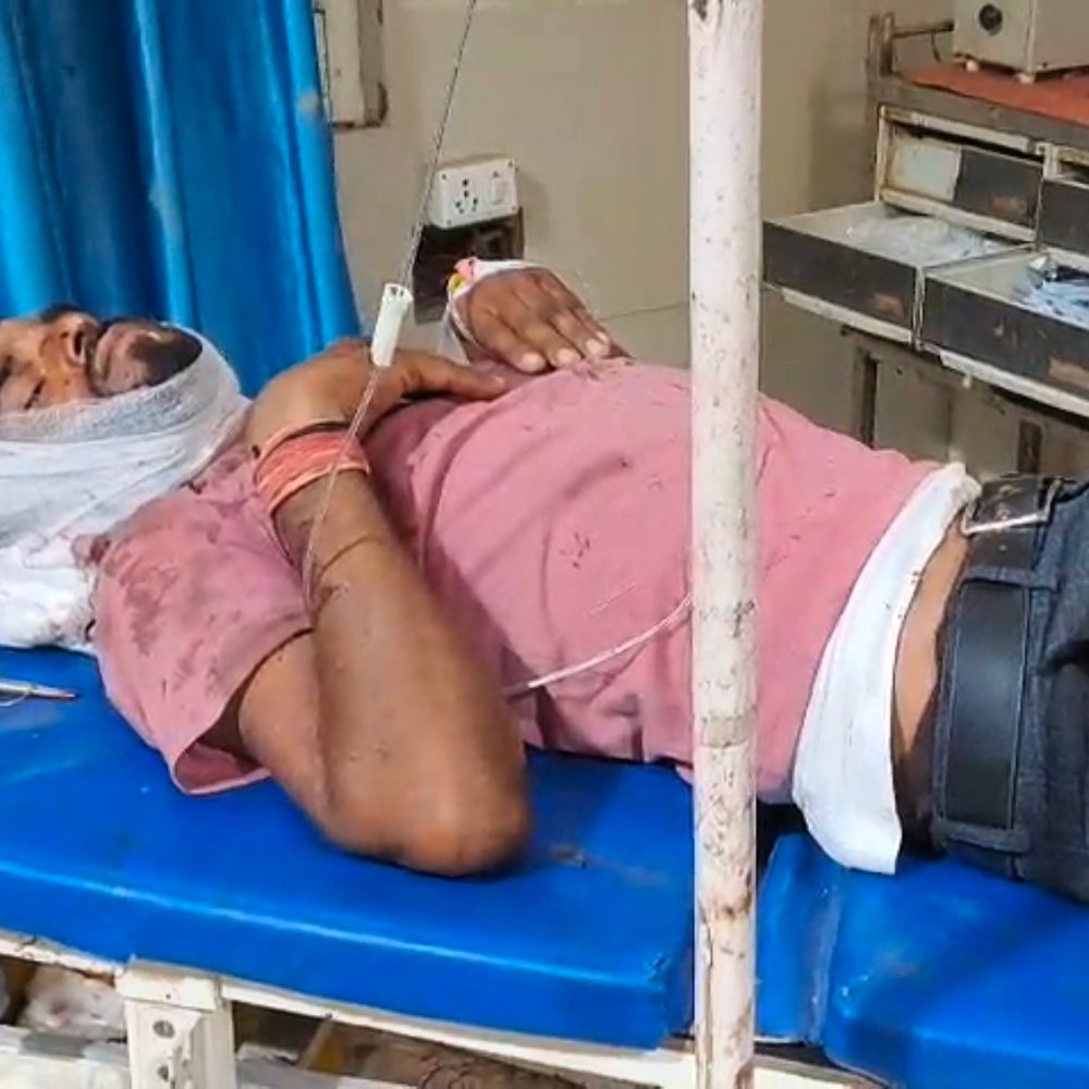 गाली-गलौज को लेकर दो पक्षों में खूनी संघर्ष:फिरोजाबाद में लाठी-डंडों से हमला, दो महिलाओं समेत 5 घायल