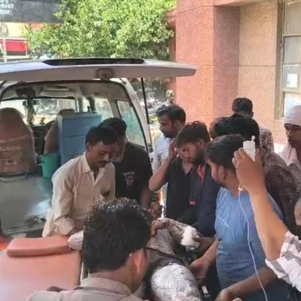 जवाहर तापीय परियोजना में हादसा:हाइटेंशन लाइन से मजदूर 90% झुलसा, एटा से आगरा रेफर