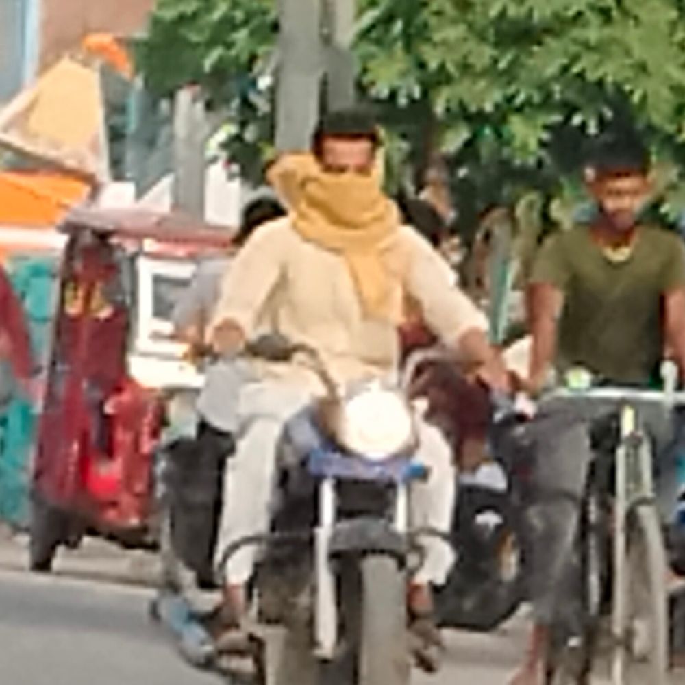 बलिया में तापमान 39 डिग्री पर आया:उमस और गर्मी से सड़कें सूनी, बिजली कटौती ने बढ़ाई परेशानी