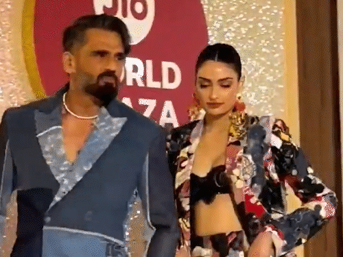 सुनील शेट्टी ने सी-सेक्शन डिलीवरी को बताया आरामदायक:बेटी अथिया की नॉर्मल डिलीवरी को दिया साहसी करार; यूजर्स बोले- कुछ तो शर्म करो