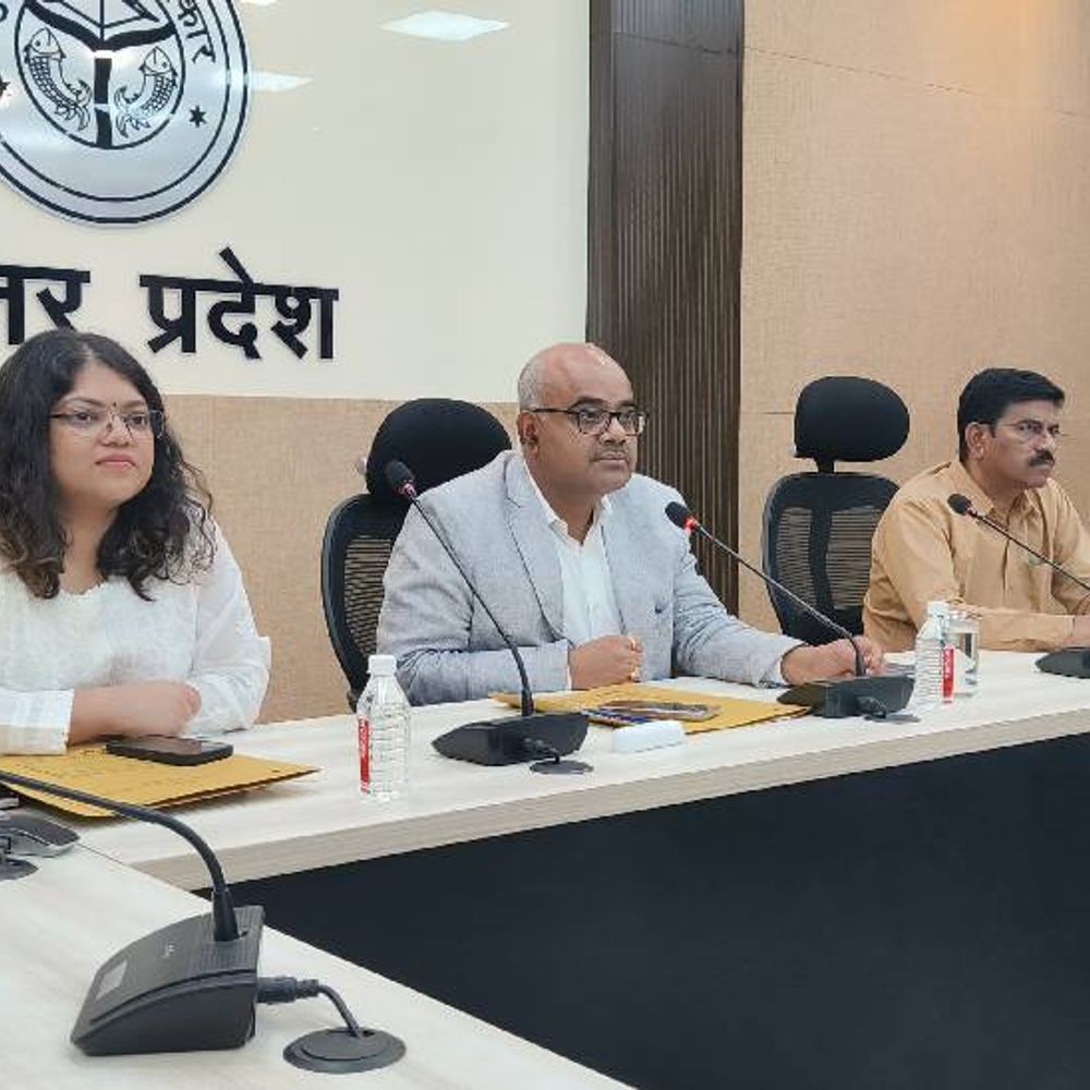 कार्यों में लापरवाही देख जिलाधिकारी ने रोका भुगतान:स्वच्छता समिति की बैठक में अधिकारियों को लगाई फटकार