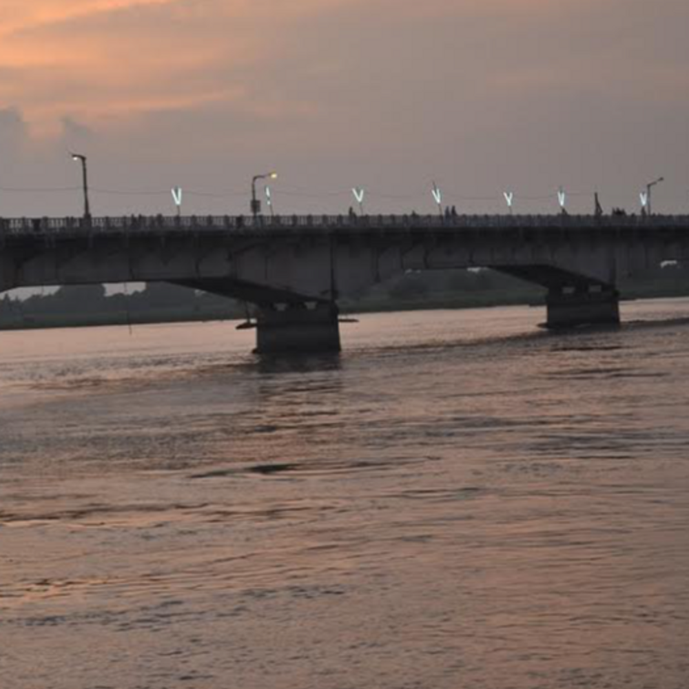 अयोध्या के रौनाही में दो युवक सरयू में बह गए:घंटों की तलाश के बावजूद पता नहीं चल सका,अधिकारी घंटों डटे रहे