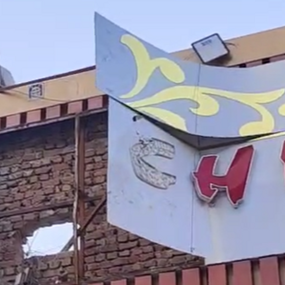 दुकानों से उतरवाए पंछी पेठे के बोर्ड:सालों से असली नाम का कर रहे थे इस्तेमाल, मालिकों ने पुलिस में की शिकायत