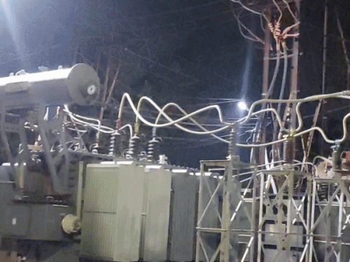 वाराणसी में गर्मी बढ़ते ही शुरू हुई बिजली कटौती:ट्रांसफार्मर नहीं उठा पा रहा लोड, उपकेन्द्र पर पहुंच जा रहे उपभोक्ता