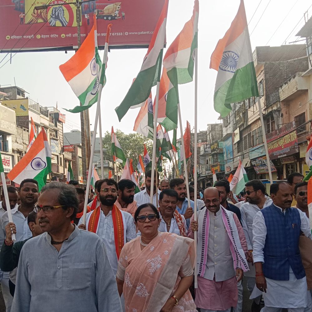 बस्ती में तिरंगा यात्रा में उमड़ा जनसैलाब:शास्त्री चौक से राजकीय इंटर कॉलेज तक निकली यात्रा, हजारों लोगों ने लिया हिस्सा