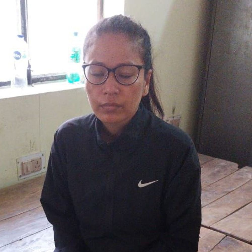 दो देशों के पासपोर्ट के साथ नेपाली महिला गिरफ्तार:सोनौली बॉर्डर पर हांगकांग जाने की तैयारी में पकड़ी गई महिला, मुकदमा दर्ज