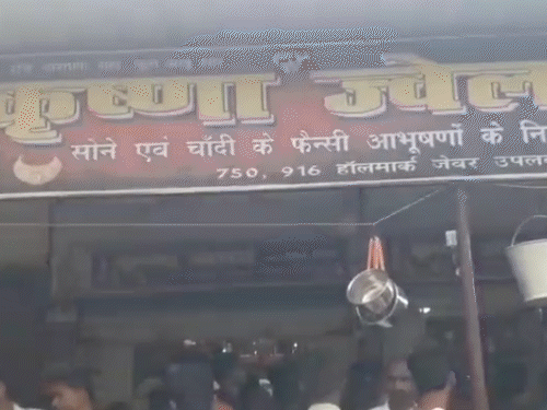 समस्तीपुर में ज्वेलरी शॉप में लूट:विरोध करने पर ज्वेलर्स को मारी गोली, 3 अपराधियों ने दिया वारदात को अंजाम