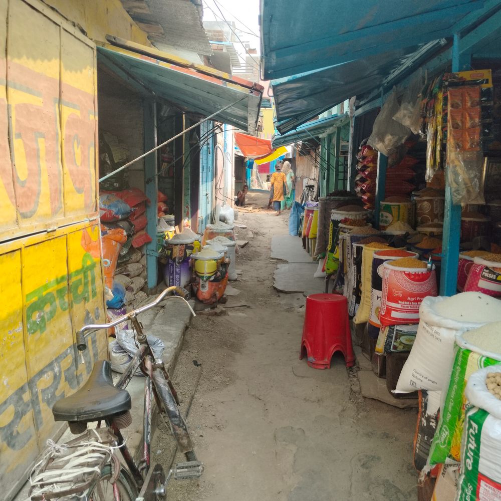 बलिया में शॉपिंग कॉम्प्लेक्स की योजना:दुकानदारों की मांग- पहले वैकल्पिक जगह दें, फिर करेंगे खाली