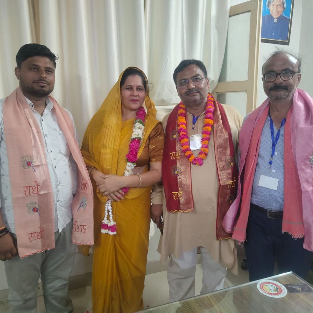 कासगंज गल्ला मंडी में तौला कमेटी का चुनाव:शालिनी सिंह अध्यक्ष, जितेंद्र वार्ष्णेय महामंत्री और मयंक गुप्ता कोषाध्यक्ष बने