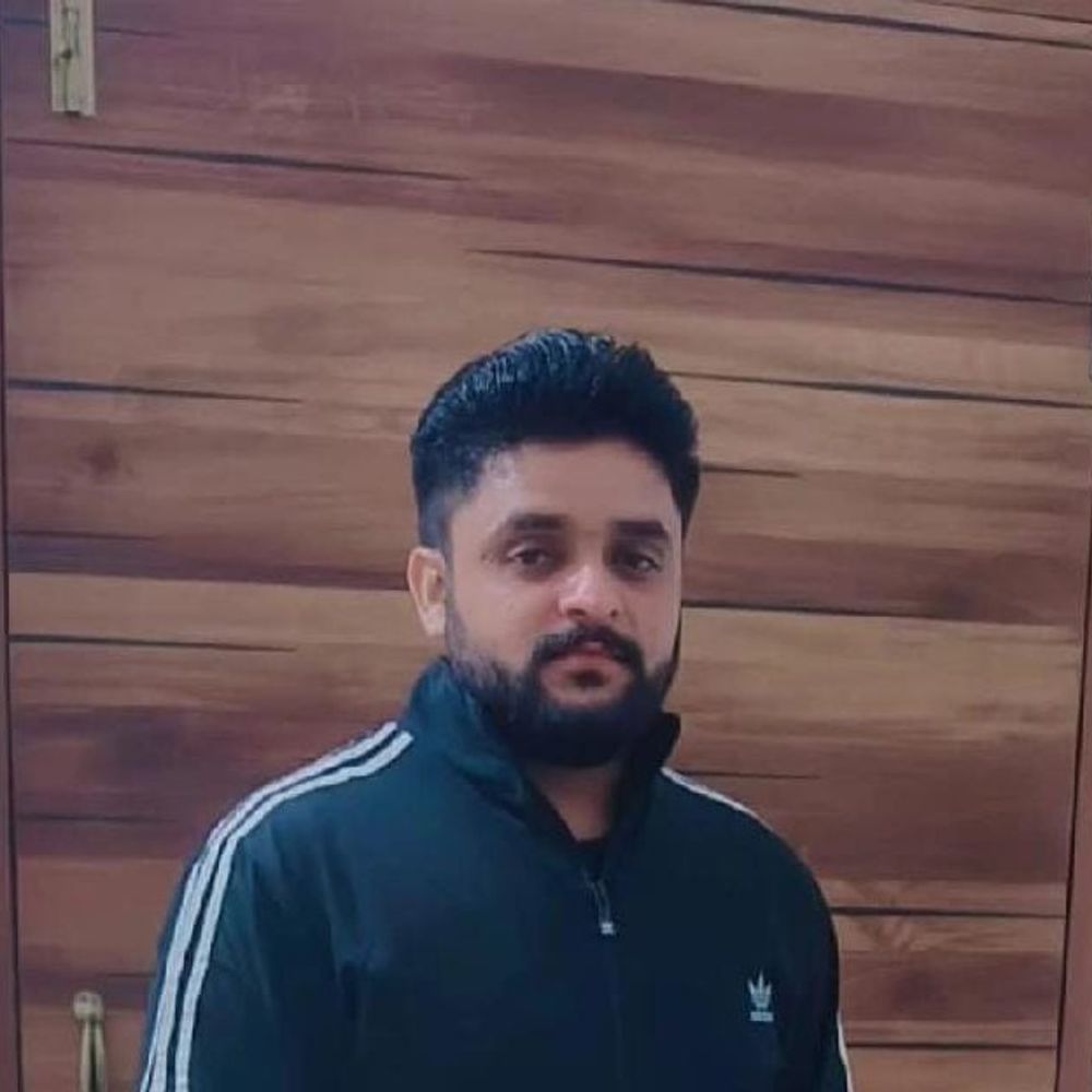 जेई ने दोस्त के घर में की आत्महत्या:सोनभद्र में रात में शादी से लौटा था, सुबह पंखे से लटका मिला शव