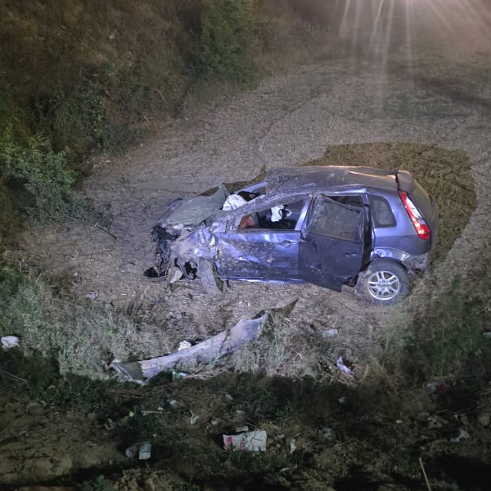 सहारनपुर में नींद की झपकी से मां–बेटे की मौत:हरिद्वार से लौट रहा था परिवार, 3 लोग घायल, चार पलटे खाई कार