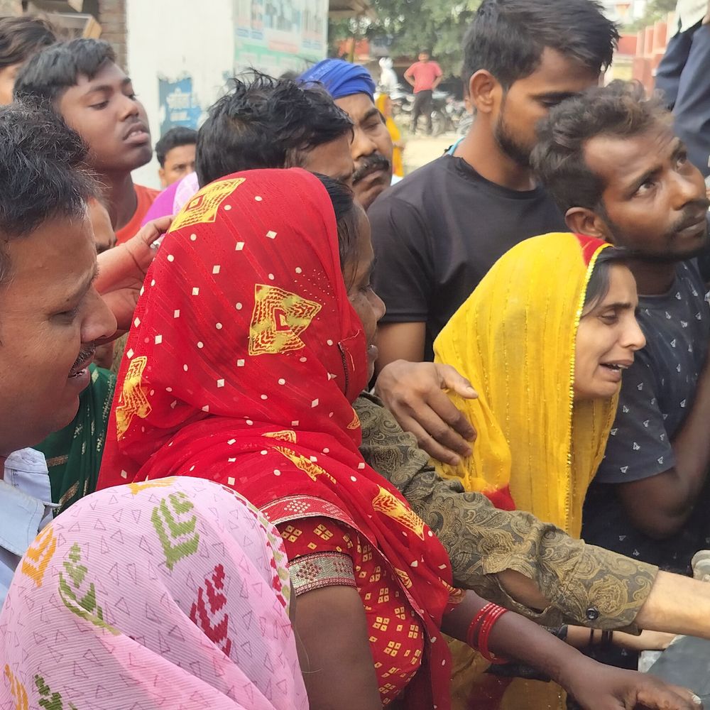 पिकअप की टक्कर से बाइक सवार की मौत:बस्ती के लालगंज में ससुराल से लौट रहे युवक की दुर्घटना में गई जान