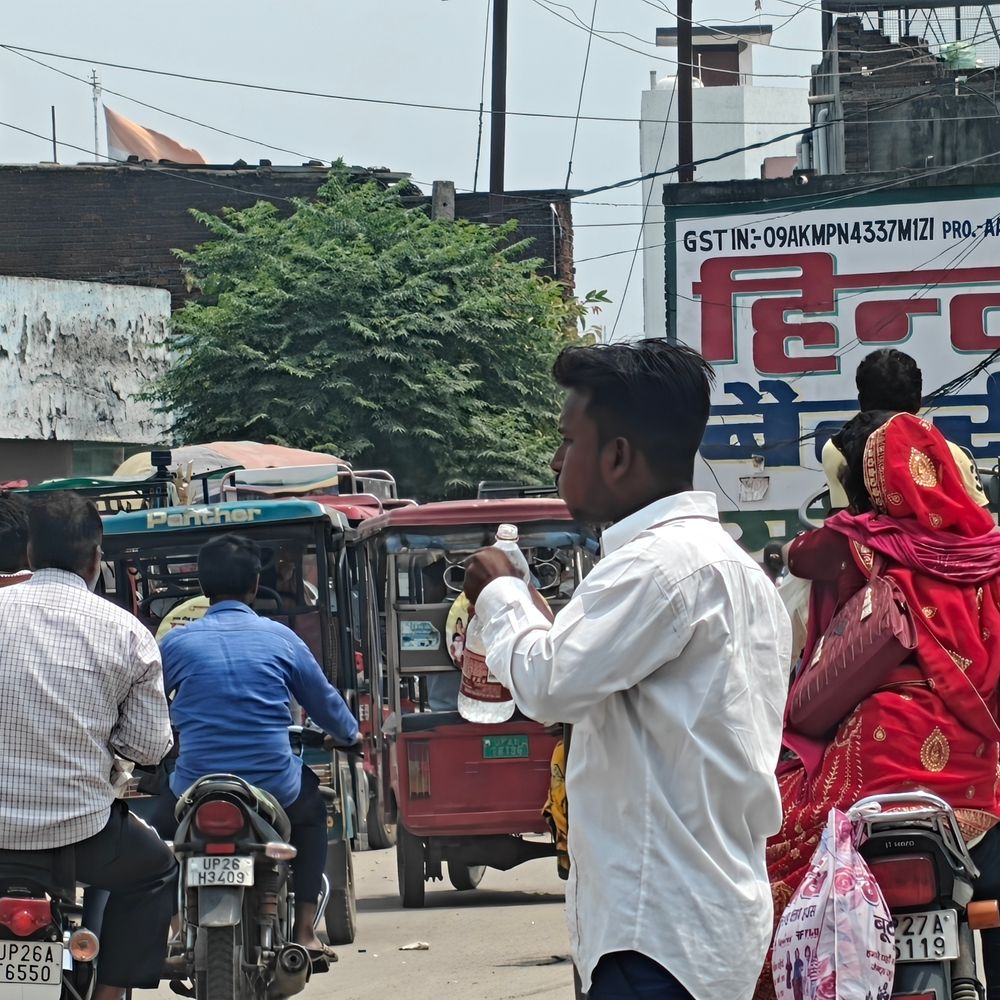 पीलीभीत में मौसम में बदलाव:दोपहर में तापमान 9 डिग्री गिरा, धूप ने लोगों को किया परेशान