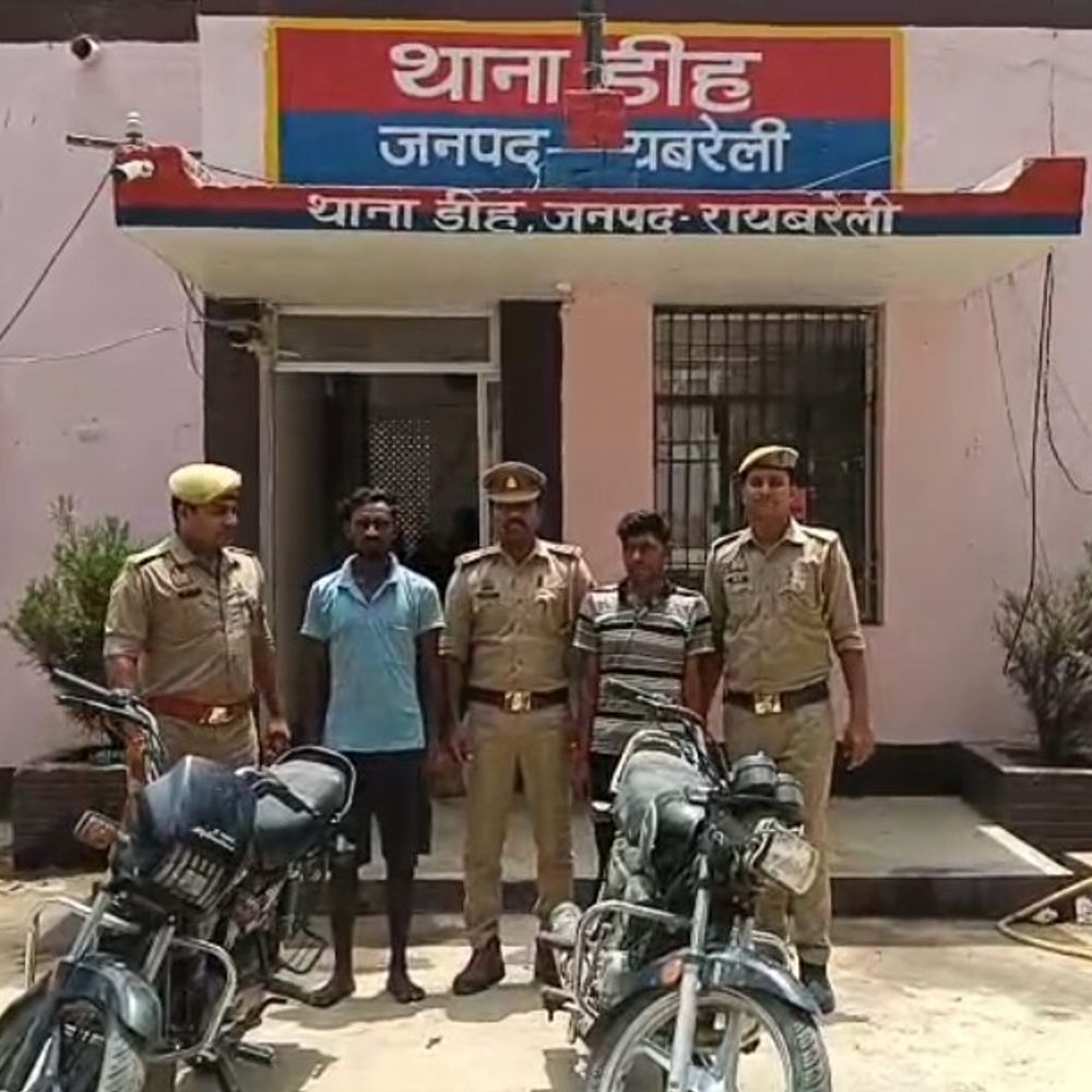 मोटरसाइकिल चोर गिरफ्तार:शादी समारोह में खड़ी बाइक चुराकर कबाड़ में बेचते थे, दो चोरी की बाइक बरामद