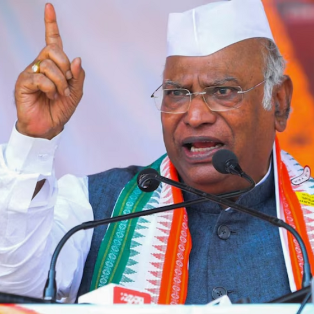 खड़गे का सवाल-क्या PM ने विदेशों में सिर्फ फोटो खिंचवाए:11 साल में मोदी ने 72 देशों के 151 दौरे किए, फिर भी भारत अकेला रह गया