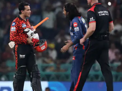 दिग्वेश राठी एक मैच के लिए सस्पेंड:इस IPL सीजन बैन होने वाले पहले खिलाड़ी; अभिषेक शर्मा के साथ बहस हुई थी