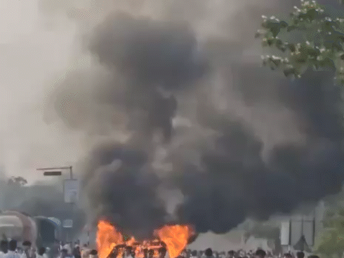 मुर्शिदाबाद में TMC नेता ने कराई हिंसा:113 घरों को नुकसान, दुकानें जलाईं; हाईकोर्ट कमेटी ने पुलिस पर सवाल उठाए