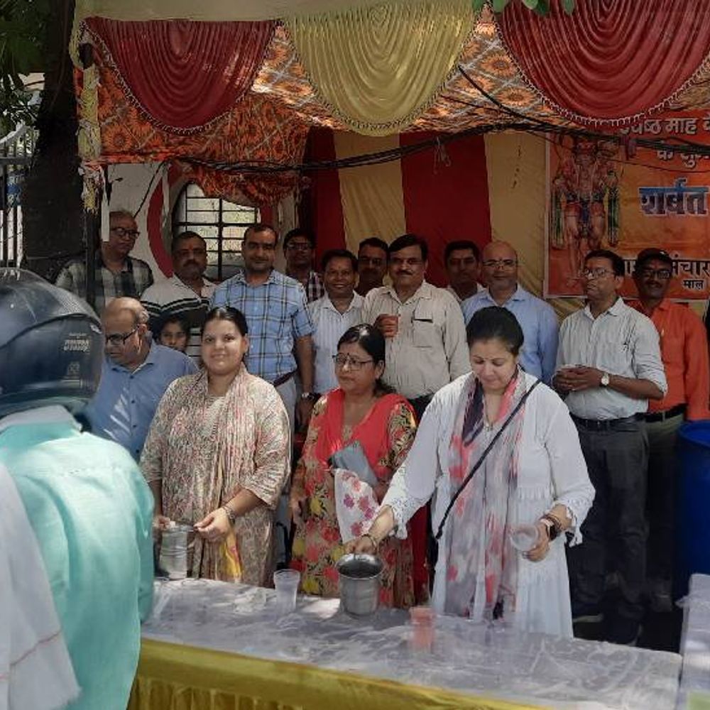 BSNL कर्मचारियों ने शरबत वितरण किया:हनुमान भजन गाए गए, महाप्रबंधक बोले– ऐसे कार्यक्रमों से बनता है सकारात्मक माहौल