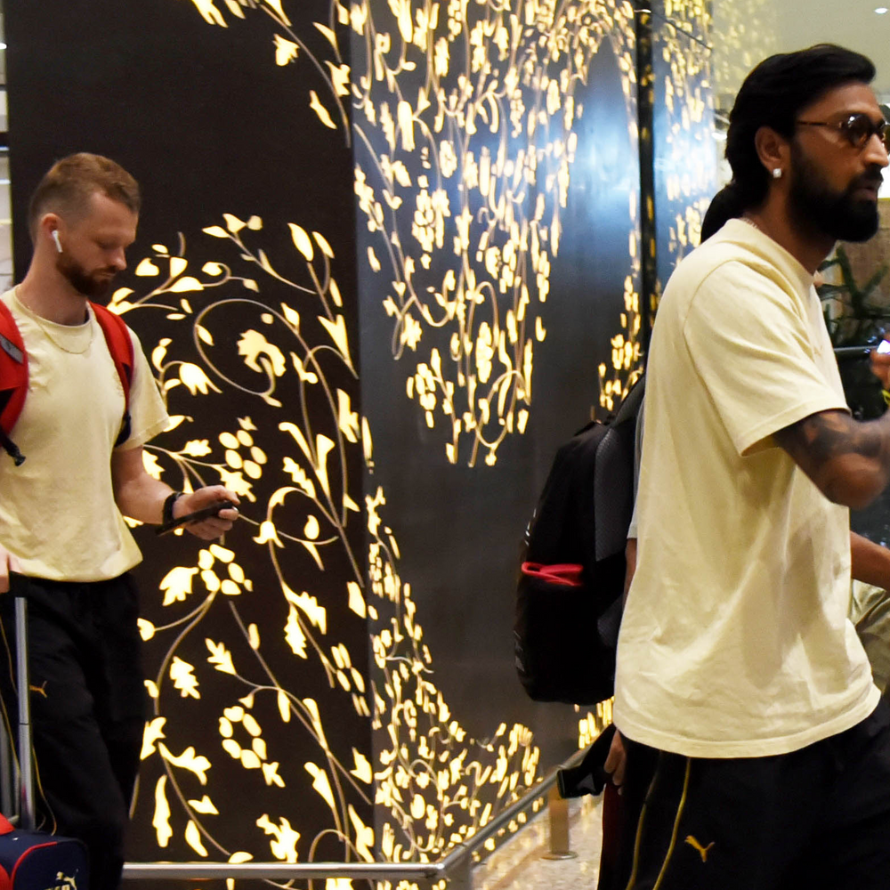 विराट कोहली के बिना लखनऊ पहुंची RCB टीम:SRH के खिलाफ इकाना स्टेडियम में होगा मैच, कोहली 5 दिन लखनऊ रहेंगे