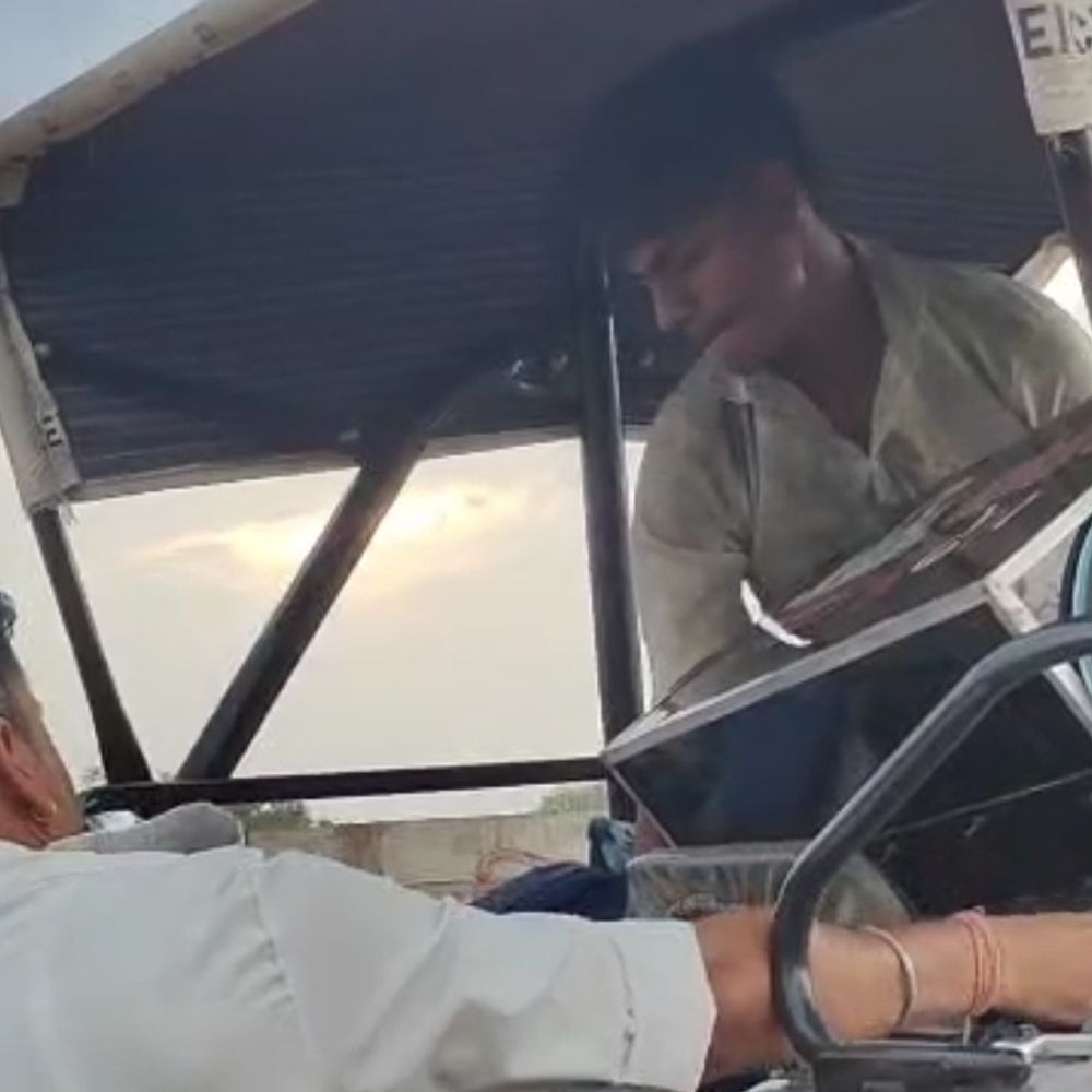 अशोकनगर में तेज आवाज वाले साउंड सिस्टम पर रोक:पुलिस ने ट्रैक्टर से साउंड सिस्टम जब्त किया; सख्त कार्रवाई की चेतावनी दी