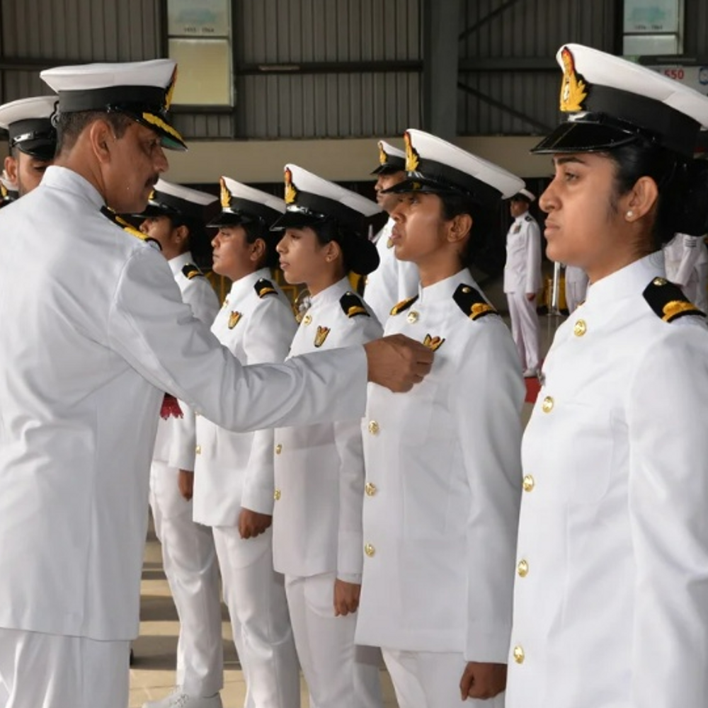 सुप्रीम कोर्ट बोला- नेवी के अधिकारी अहंकार छोड़ें:महिला अफसर को स्थायी कमीशन नहीं दिया; बेंच ने कहा- बहुत हो गया, अपने तौर-तरीके सुधारें