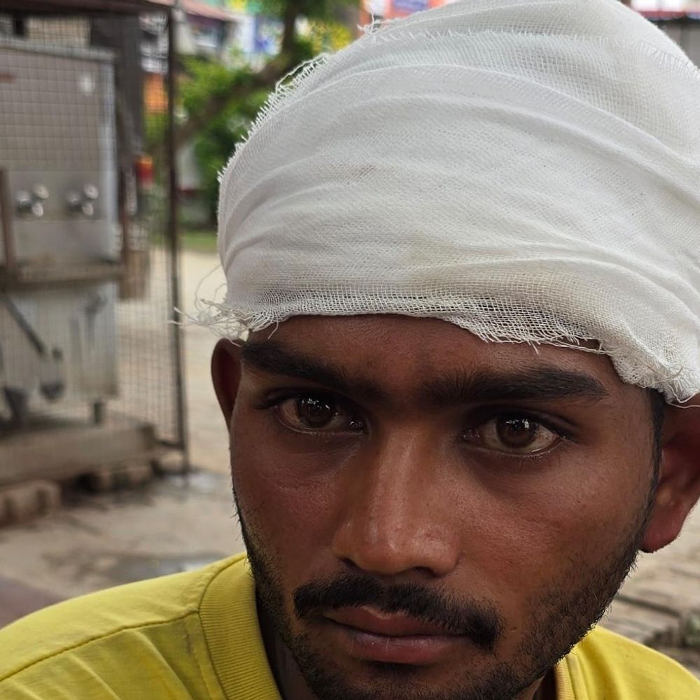 जमीन विवाद में मां-बाप और बेटे को पीटा:कुल्हाड़ी और लाठी-डंडों से किया वार, तीनों की हालत नाजुक