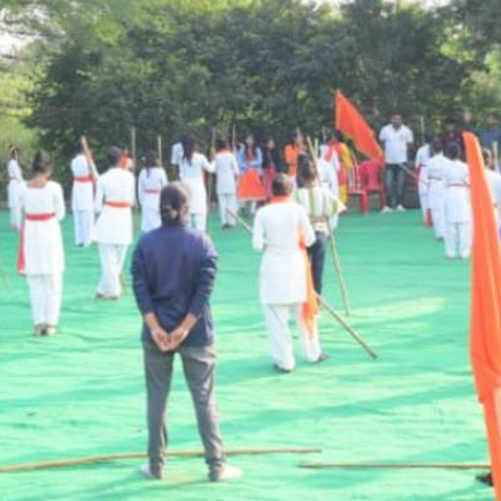 लड़कियों को लाठी चलाना सिखाएगी सिंधी समाज की संस्था:25 मई से लगेगा शिविर, बेटियों का मनोबल बढ़ाने का प्रयास