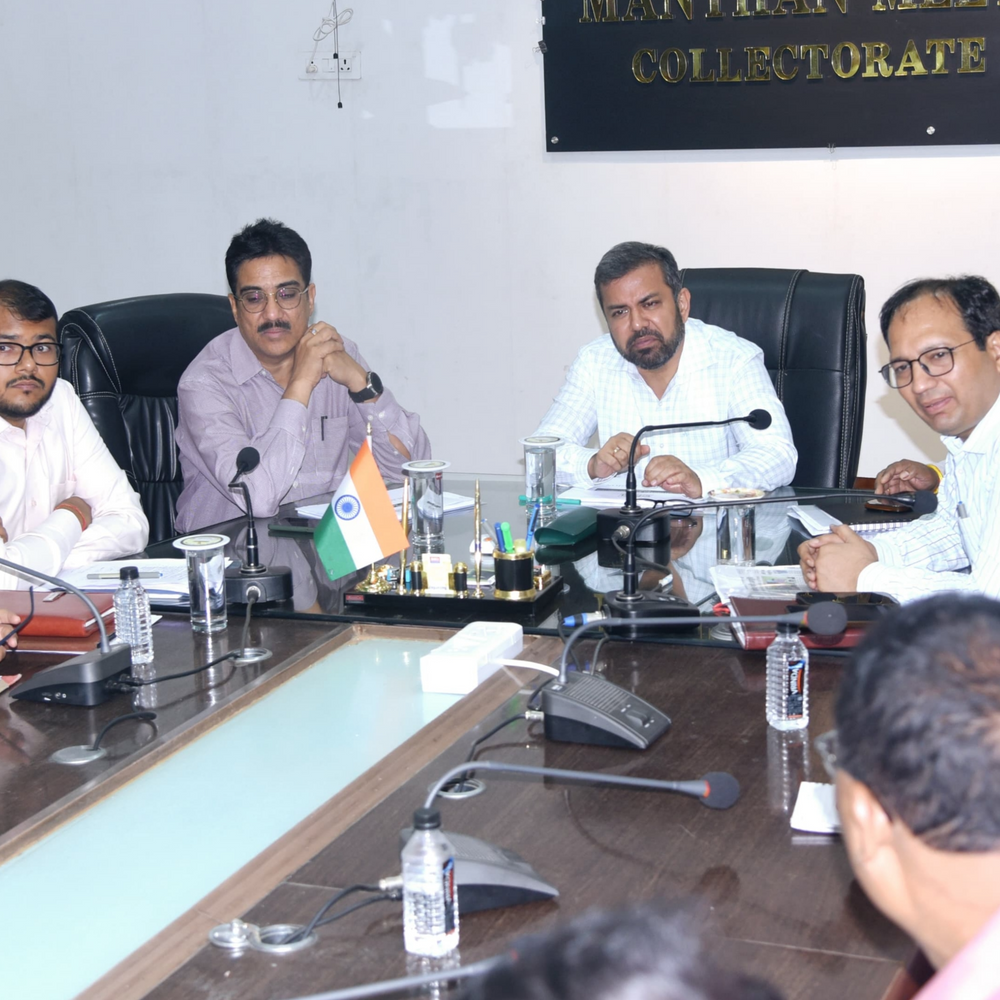 चेयरमैन बोले-बिलासपुर में बार-बार बिजली क्यों बंद हो रही:अफसरों ने कहा- गर्मी में 15% बढ़ा लोड, स्टाफ की कमी के चलते हो रही दिक्कत