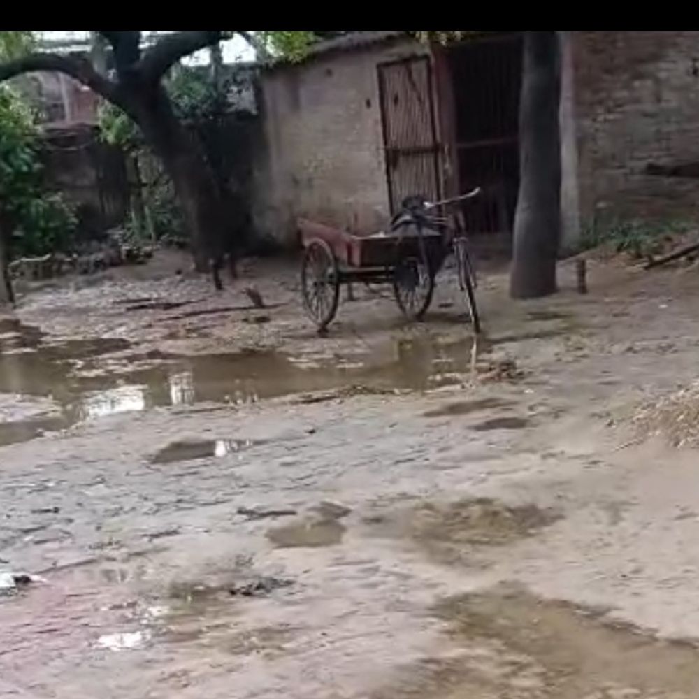 अम्बेडकरनगर में तेज बारिश से बदला मौसम:गर्मी और उमस से लोगों को मिली राहत, किसानों के चेहरे खिले