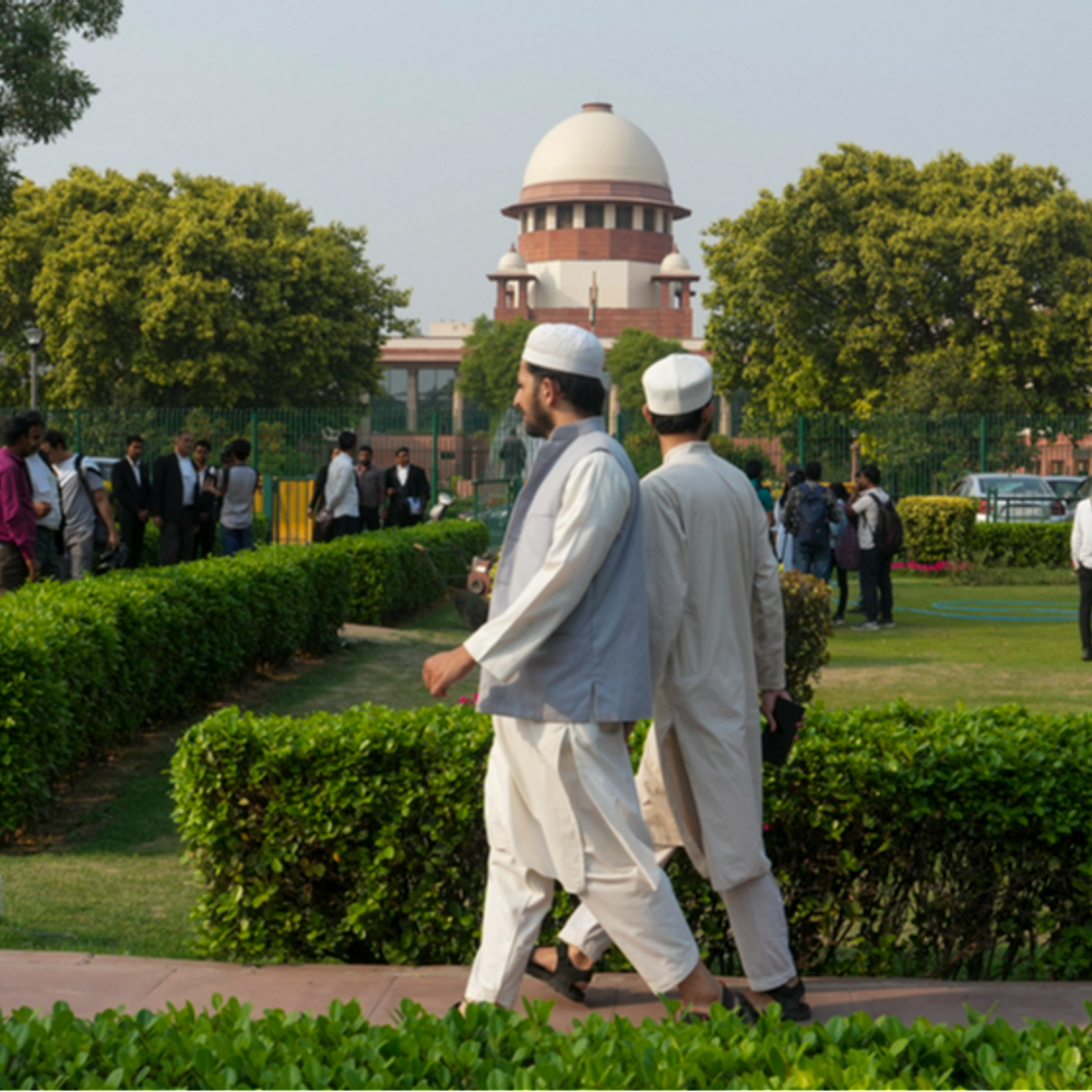 वक्फ कानून, सुप्रीम कोर्ट में आज लगातार तीसरे दिन सुनवाई:याचिकाकर्ता बोला- सरकार 200 साल पुराने कब्रिस्तान भी छीन सकती है