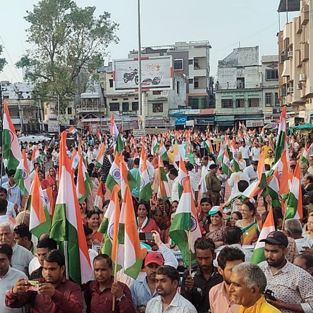 तिरंगा यात्रा में सर्वसमाज ने लिया भाग:ऑपरेशन सिंदूर की सफलता के बाद देश की तीन सेनाओं के सम्मान में निकली यात्रा